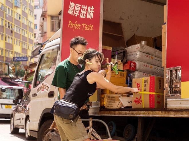 Cô gái Hongkong mình hạc xương mai 10 năm làm nghề bốc vác - Ảnh 2.