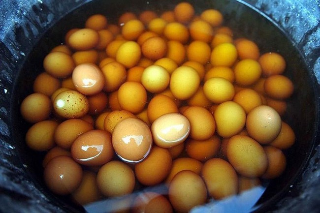Thật khó tin: Món trứng luộc nước tiểu nghe hơi đáng sợ này lại là di sản văn hóa phi vật thể của Trung Quốc - Ảnh 1.