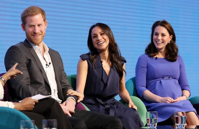 Một loạt bằng chứng cho thấy Meghan từ bạn bè thân thiết với chị dâu Kate nhanh chóng trở thành hai kẻ lạnh nhạt - Ảnh 2.