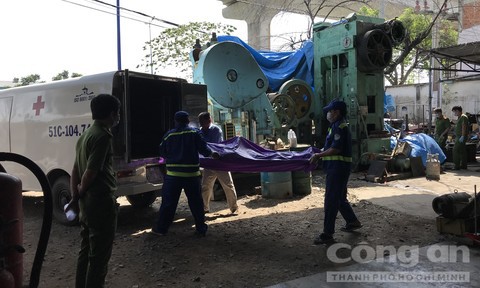 Người đàn ông chết khô lủng lẳng trên chiếc máy dập sắt ở Sài Gòn - Ảnh 3.