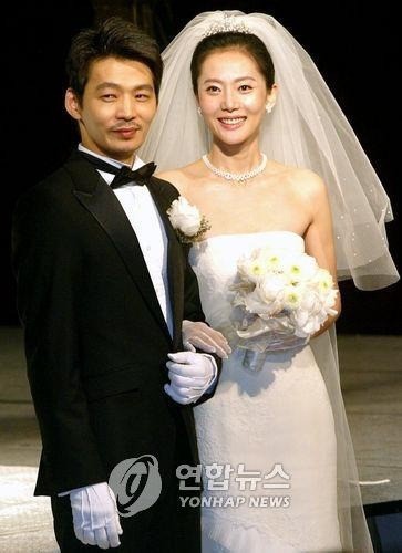 Jang Dong Gun và Yeom Jung Ah: Mối tình đẹp tan vỡ vì người vội thay lòng, nam chính cùng kẻ thứ 3 thành đôi vợ chồng mẫu mực Kbiz - Ảnh 9.