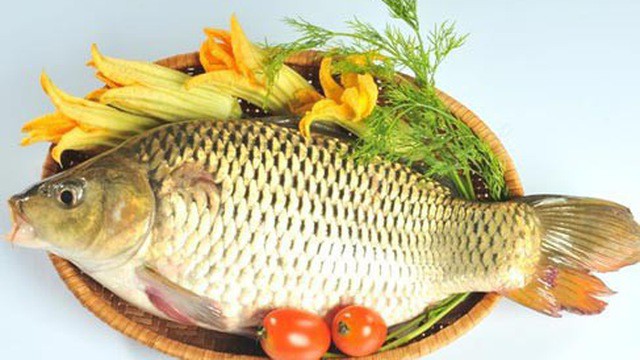 Chuyên gia cảnh báo: Sai lầm khi ăn cá chép có thể gây ngộ độc, hại gan  - Ảnh 1.