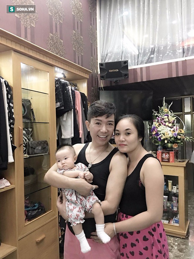 Vợ hoa khôi xinh đep của ca sĩ vướng nhiều tin đồn giới tính nhất Việt Nam - Ảnh 4. Vợ hoa khôi xinh đep của ca sĩ vướng nhiều tin đồn giới tính nhất Việt Nam - Ảnh 4.