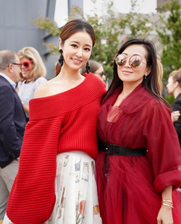 Để tóc xoăn xù mì, Lâm Tâm Như đang từ nữ thần hồi xuân trở nên già chát - Ảnh 3. Để tóc xoăn xù mì, Lâm Tâm Như đang từ nữ thần hồi xuân trở nên già chát - Ảnh 3.