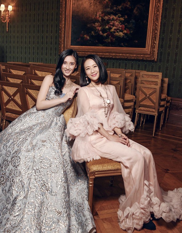 Từng định đi làm thêm để phụ giúp gia đình, cô gái bất ngờ phát hiện bố mình là CEO giàu sụ, còn mẹ là diễn viên TVB nổi tiếng - Ảnh 7. Từng định đi làm thêm để phụ giúp gia đình, cô gái bất ngờ phát hiện bố mình là CEO giàu sụ, còn mẹ là diễn viên TVB nổi tiếng - Ảnh 7.