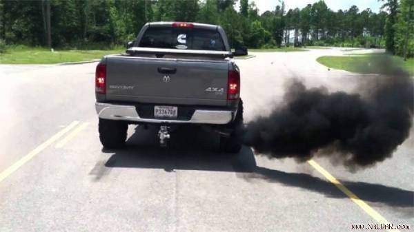 Nguyên nhân và cách khắc phục khi ô tô của bạn nhả ra khói - Ảnh 2.