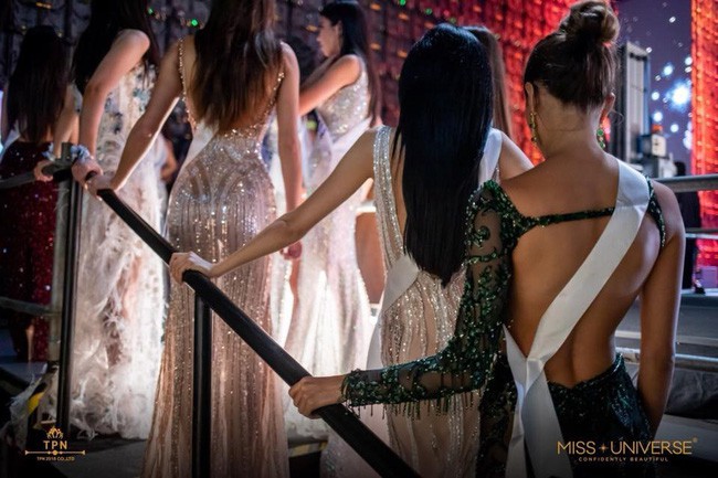 Cận cảnh màn trình diễn trang phục dạ hội như siêu mẫu của HHen Niê tại bán kết Miss Universe 2018 - Ảnh 6.