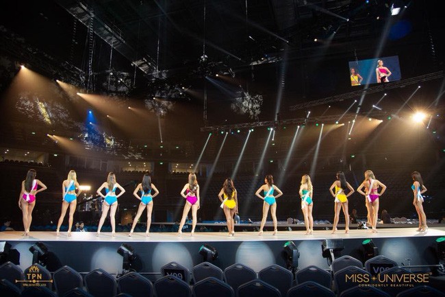 Cận cảnh màn trình diễn trang phục dạ hội như siêu mẫu của HHen Niê tại bán kết Miss Universe 2018 - Ảnh 8.