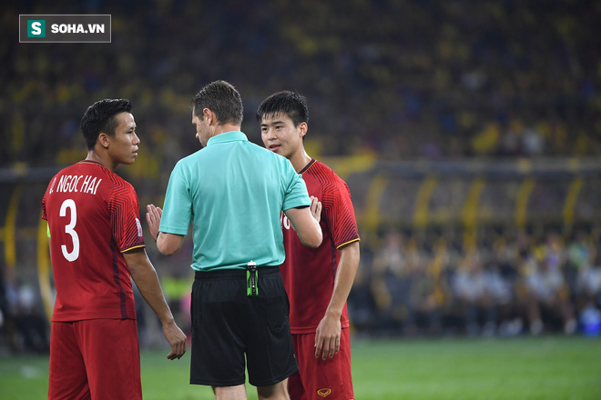 Quế Ngọc Hải chưa bình phục chấn thương sau pha vào bóng của cầu thủ Malaysia - Ảnh 1.