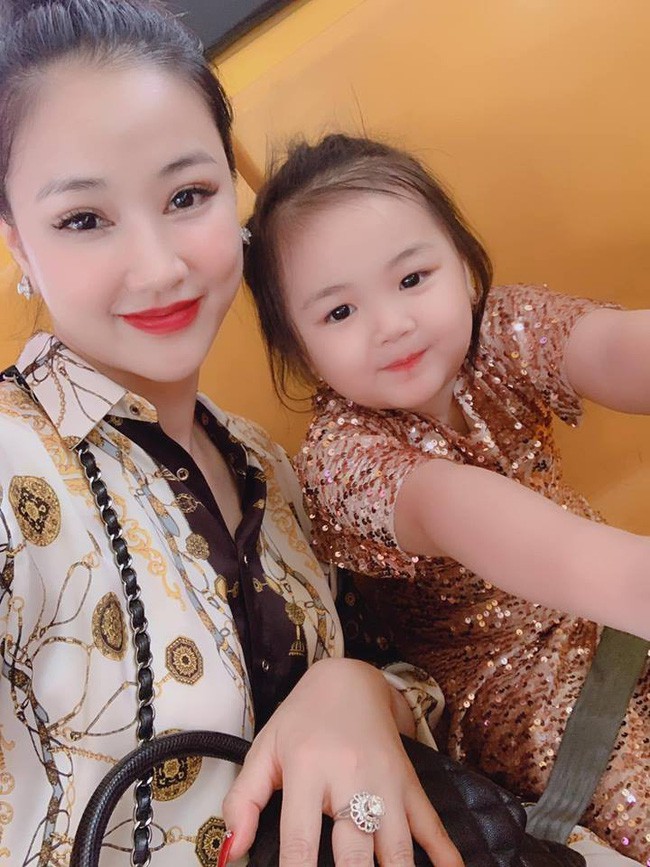 Xinh đẹp có thừa nhưng 4 mẹ đơn thân này vẫn “sửa” mặt: Người muốn đổi vận, người chỉ đơn giản mong mình đẹp hơn - Ảnh 6.