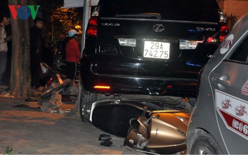 Tình hình nạn nhân trong vụ “xế hộp” Lexus tông liên hoàn tại Hà Nội - Ảnh 1.