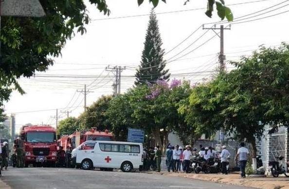 NÓNG: Nhà hàng ở Đồng Nai bốc cháy dữ dội, ít nhất 6 người tử vong - Ảnh 1.
