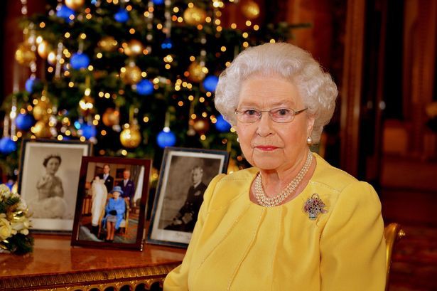 Nữ hoàng Anh không gỡ đồ trang trí Giáng sinh cho tới tháng 2 và lý do đau lòng phía sau - Ảnh 1.