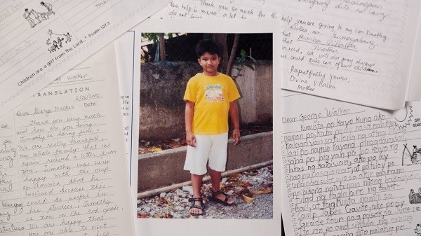 Thư tay Bush cha  viết cho cậu bé Philippinnes lần đầu được công bố - Ảnh 1.