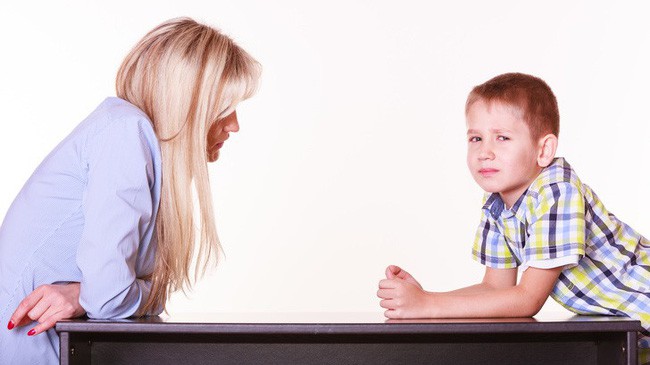 7 cách tuyệt vời mà bố mẹ thông thái dùng để ngăn con cư xử tệ với mọi người - Ảnh 3.
