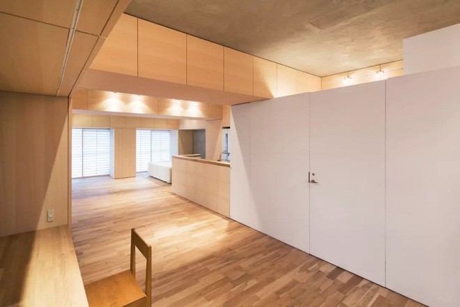 Căn hộ 62m² đẹp cuốn hút và gọn gàng với hàng trăm ngăn tủ của đôi vợ chồng trẻ ở Nhật - Ảnh 4.