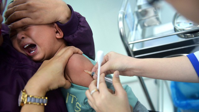 Bộ Y tế kết luận về trường hợp hai  trẻ tử vong sau tiêm vắc xin ComBE Five 5 trong 1 - Ảnh 1.