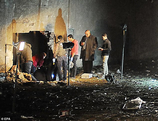 Giám đốc Sở Du lịch TP HCM và 9 người thân của nạn nhân vụ đánh bom bay qua Ai Cập - Ảnh 2.