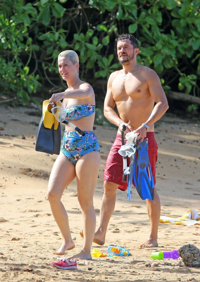Hạnh phúc trong tình yêu với Orlando Bloom, Katy Perry lộ dáng ngày càng béo khi mặc bikini - Ảnh 4.
