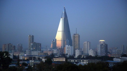 Khách sạn không người cao nhất thế giới thắp sáng niềm kiêu hãnh Triều Tiên - Ảnh 3.