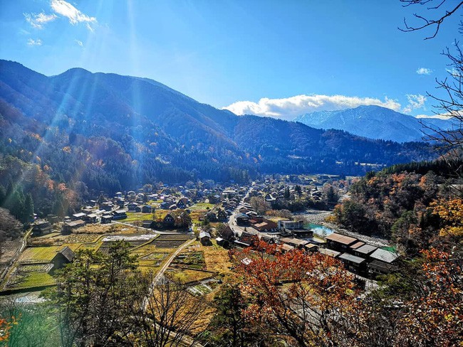 Shirakawa-go, ngôi làng đẹp như bước ra từ cổ tích, nơi thai nghén bộ truyện Doraemon nổi tiếng của Nhật Bản - Ảnh 1.