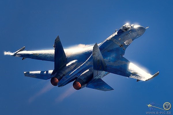 [ẢNH] Từ 70 chiến thần Su-27 xuống còn 17 chiếc, điều gì đang xảy ra với chiến đấu cơ mạnh nhất của Ukraine? - Ảnh 4.