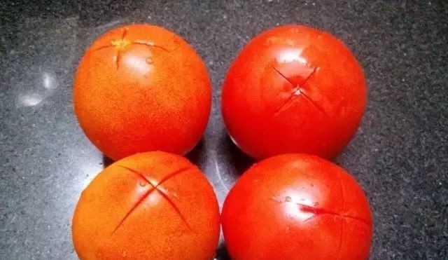Theo đầu bếp, bạn cũng có thể tự làm một hũ sốt cà chua tại nhà ngon quên sầu để dùng dần chỉ với vài bước cơ bản - Ảnh 1.