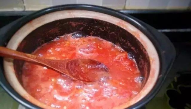 Theo đầu bếp, bạn cũng có thể tự làm một hũ sốt cà chua tại nhà ngon quên sầu để dùng dần chỉ với vài bước cơ bản - Ảnh 4.