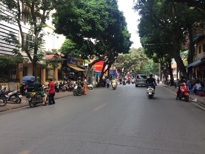 Cò vé chèo kéo trước sân Mỹ Đình, Hàng Đẫy hé lộ chỉ một cuộc điện thoại là có sấp vé để bán - Ảnh 9.