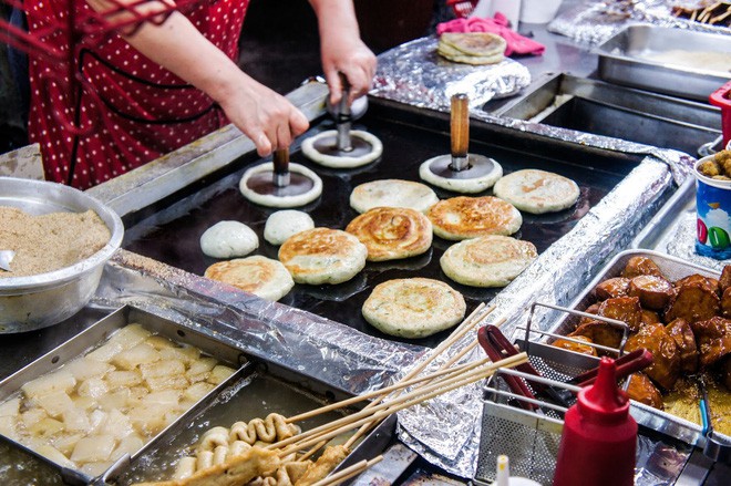 Đi Hàn Quốc mùa này chẳng lo chết rét vì đã có loạt món ngon đường phố ấm nóng để sưởi ấm - Ảnh 2.