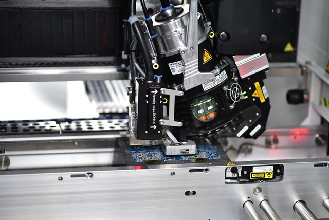 Những hình ảnh thú vị về dàn robot “khủng” tại nơi sản xuất điện thoại Vsmart - Ảnh 7.