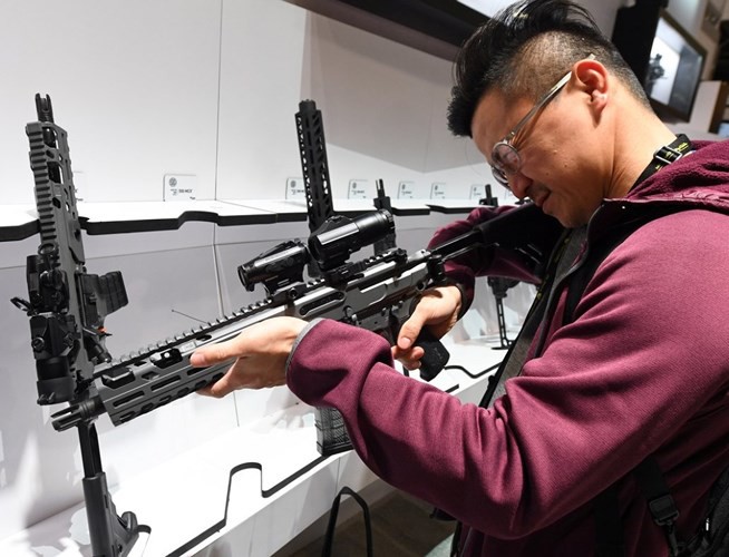 Những khẩu súng đáng sợ nhất tại triển lãm vũ khí SHOT - Ảnh 11.