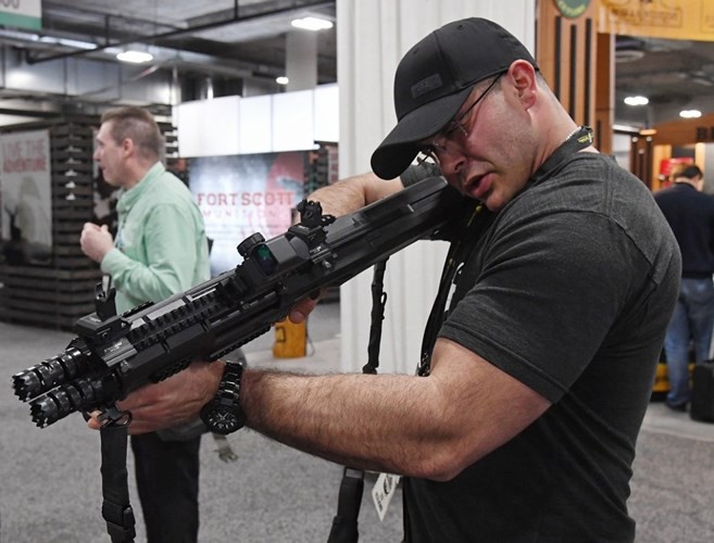 Những khẩu súng đáng sợ nhất tại triển lãm vũ khí SHOT - Ảnh 9.