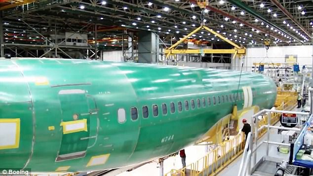 Chưa tới 1 phút, bạn sẽ biết chiếc Boeing mới nhất được sản xuất như thế nào! - Ảnh 5.