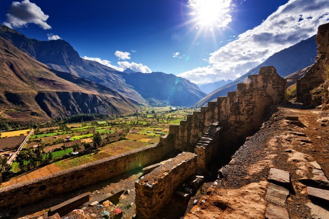 Quên Machu Picchu đông nghẹt đi, đất nước của Hoa hậu Hòa bình thế giới còn có cả vùng thung lũng linh thiêng chờ khai phá - Ảnh 2.