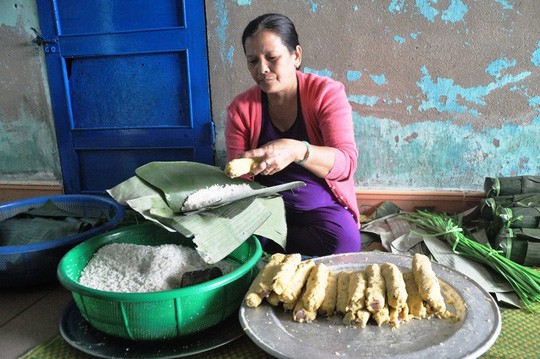 Nức danh ngôi làng 500 năm làm bánh chưng, bánh tét ở Huế - Ảnh 4.