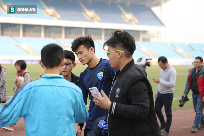 Được trọng dụng ở AFC Cup, Bùi Tiến Dũng vẫn sẽ phải nhận chiếc ghế tại V-League? - Ảnh 2.