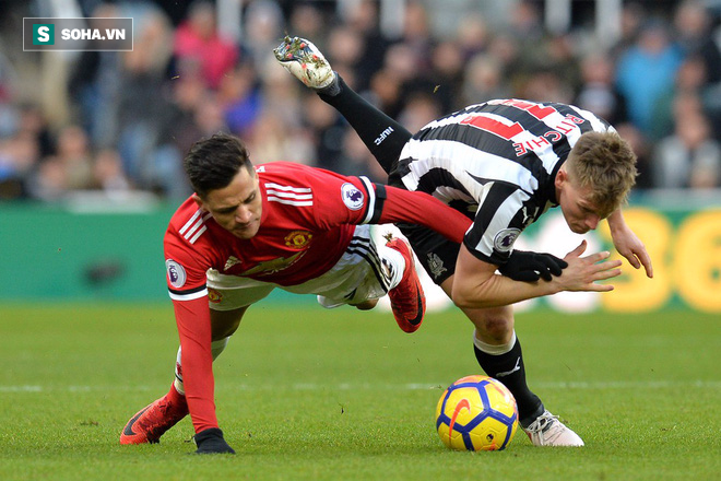 Mối tình Man United - Sanchez: Lợi còn chưa thấy, mà răng sứt rồi! - Ảnh 2.