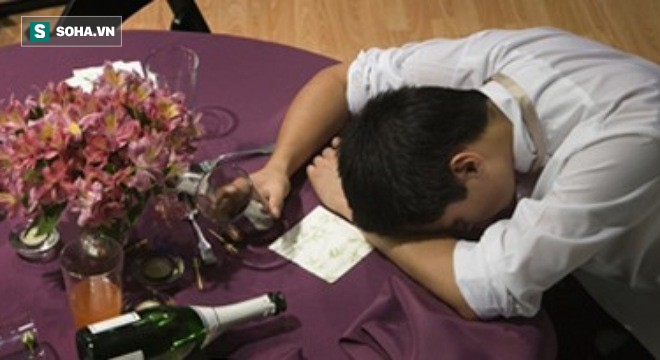Ngộ độc rượu: Nguyên nhân, triệu chứng và cách xử trí - Ảnh 2.