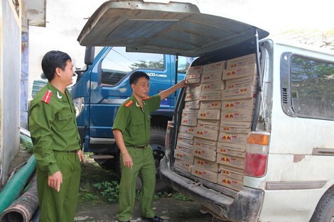 Cuối năm, đánh án hàng lậu trên quốc lộ 9 - Ảnh 1.