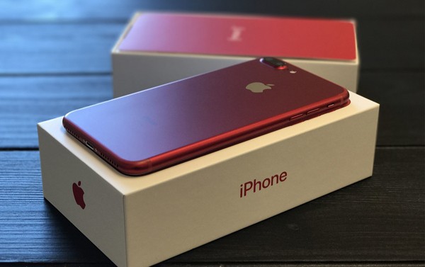 3 smartphone màu đỏ đáng mua chơi Tết để cả năm may mắn - Ảnh 2.