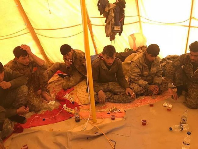IS tấn công bằng xe bom tự sát, người Kurd thiệt hại nặng nề ở Deir Ezzor - Ảnh 11.