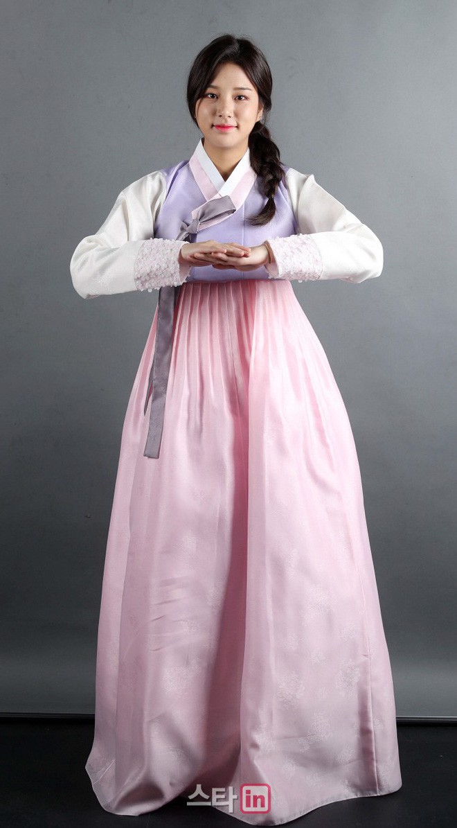 Sao Hàn đón Tết: Idol thi nhau diện hanbok lung linh, Park Shin Hye cùng dàn sao gửi lời chúc trên phim trường - Ảnh 20.