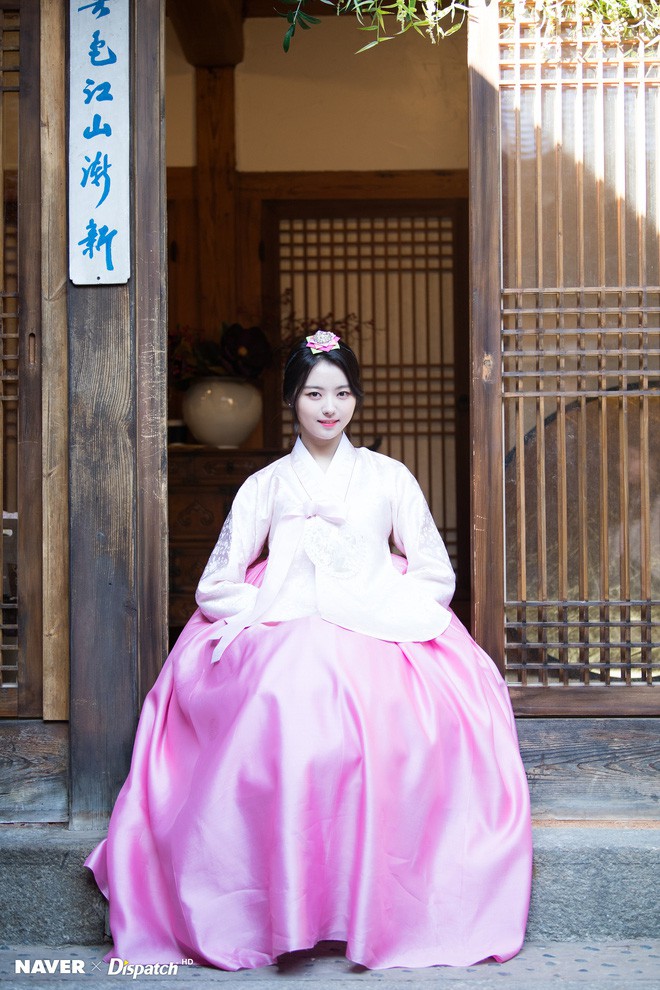 Sao Hàn đón Tết: Idol thi nhau diện hanbok lung linh, Park Shin Hye cùng dàn sao gửi lời chúc trên phim trường - Ảnh 26.