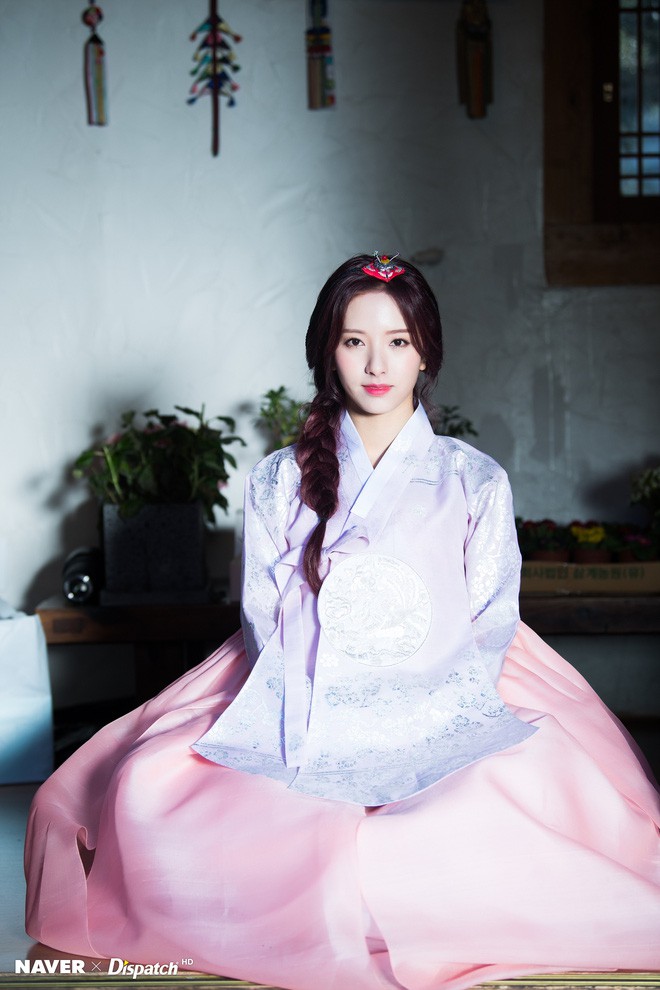 Sao Hàn đón Tết: Idol thi nhau diện hanbok lung linh, Park Shin Hye cùng dàn sao gửi lời chúc trên phim trường - Ảnh 31.