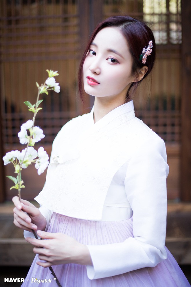Sao Hàn đón Tết: Idol thi nhau diện hanbok lung linh, Park Shin Hye cùng dàn sao gửi lời chúc trên phim trường - Ảnh 35.