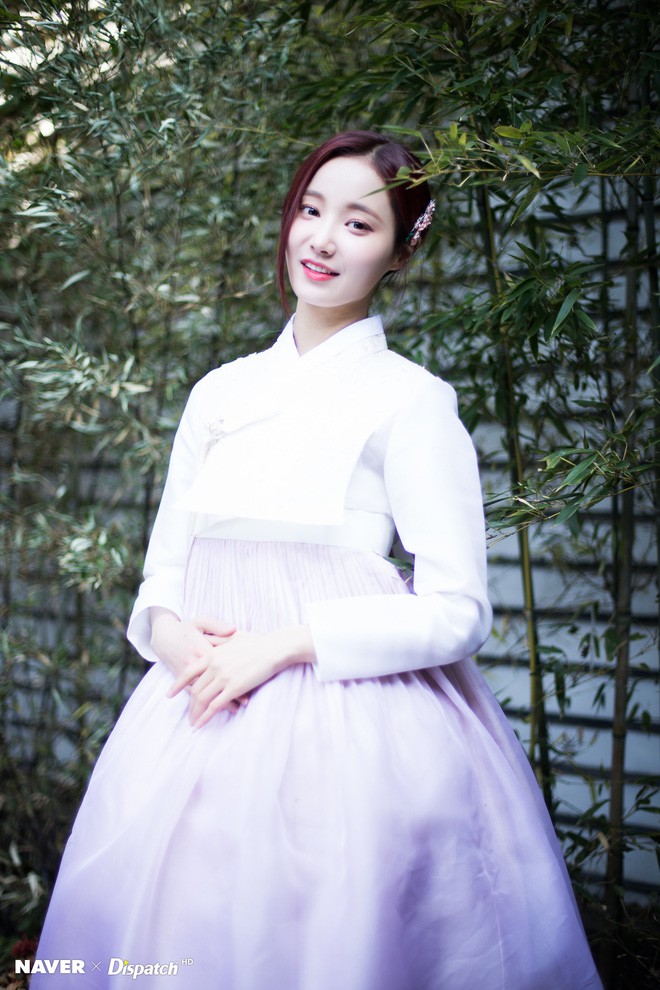 Sao Hàn đón Tết: Idol thi nhau diện hanbok lung linh, Park Shin Hye cùng dàn sao gửi lời chúc trên phim trường - Ảnh 38.
