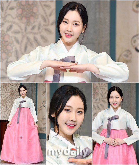 Sao Hàn đón Tết: Idol thi nhau diện hanbok lung linh, Park Shin Hye cùng dàn sao gửi lời chúc trên phim trường - Ảnh 43.