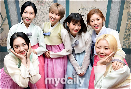 Sao Hàn đón Tết: Idol thi nhau diện hanbok lung linh, Park Shin Hye cùng dàn sao gửi lời chúc trên phim trường - Ảnh 44.