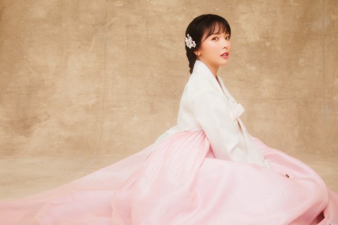 Sao Hàn đón Tết: Idol thi nhau diện hanbok lung linh, Park Shin Hye cùng dàn sao gửi lời chúc trên phim trường - Ảnh 53.